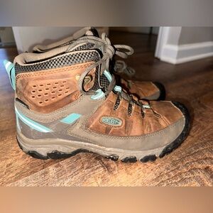 Keen targhee III women’s hiking boot